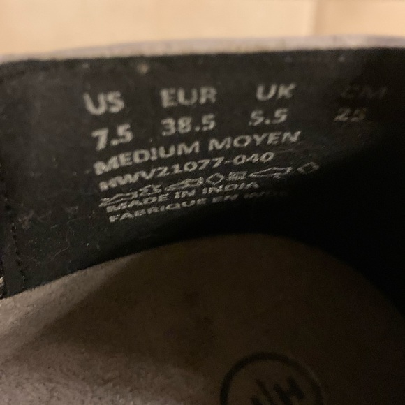 🆕 Hush Puppies Perforated Leather Slip-Ons - Picture 6 of 6